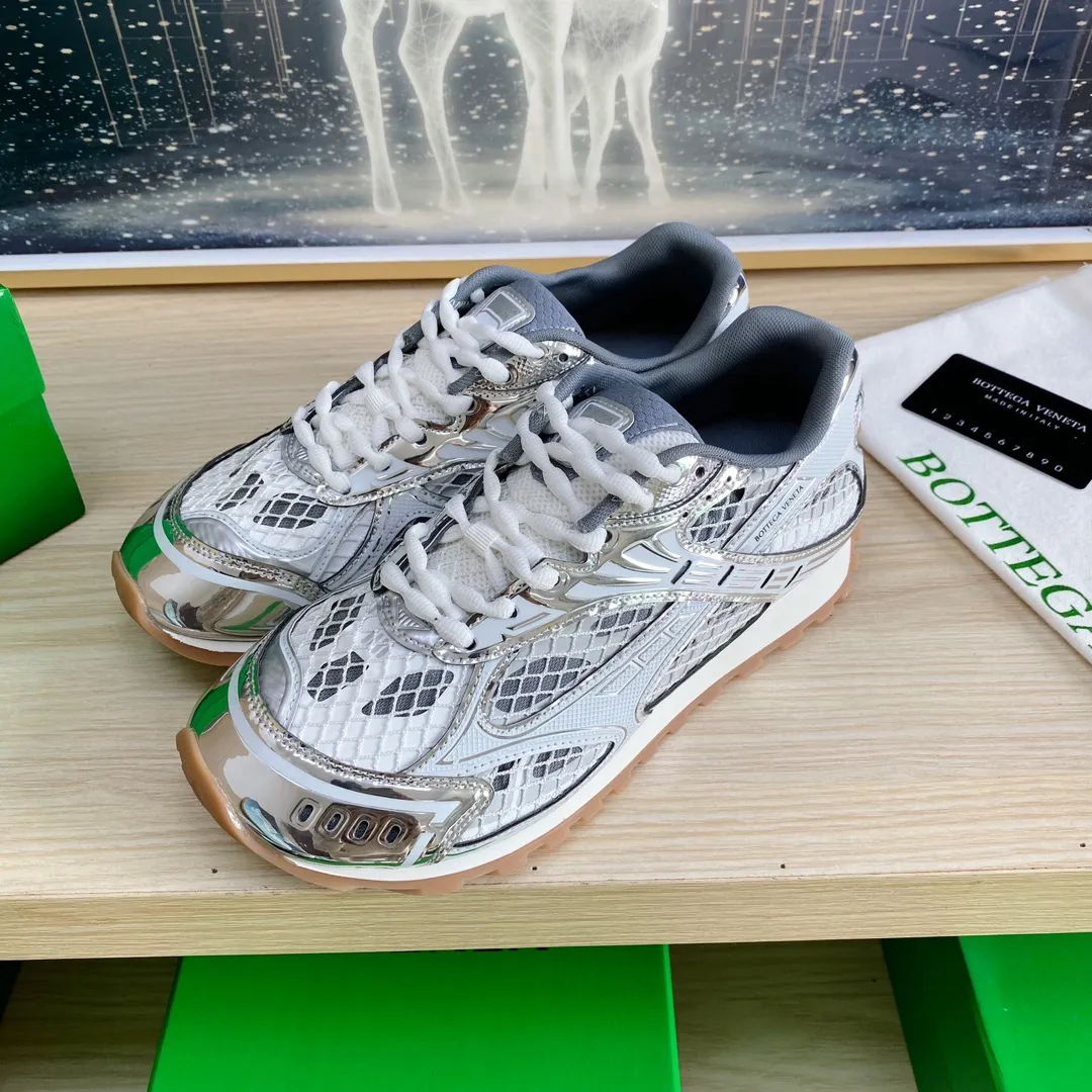 p620🐮🐮High-end version, the original 1:1 couple style new model is on the shelves🔥BV Orbit sneakers Wang Yibo's same style couple's Dad Runner sneakers, made of lightweight technical mesh fabric. Features a geometric patterned rubber outsole. The outsole is made of color-blocked TPU outsole. Size: women’s shoes 35-40, men’s shoes 39-45.